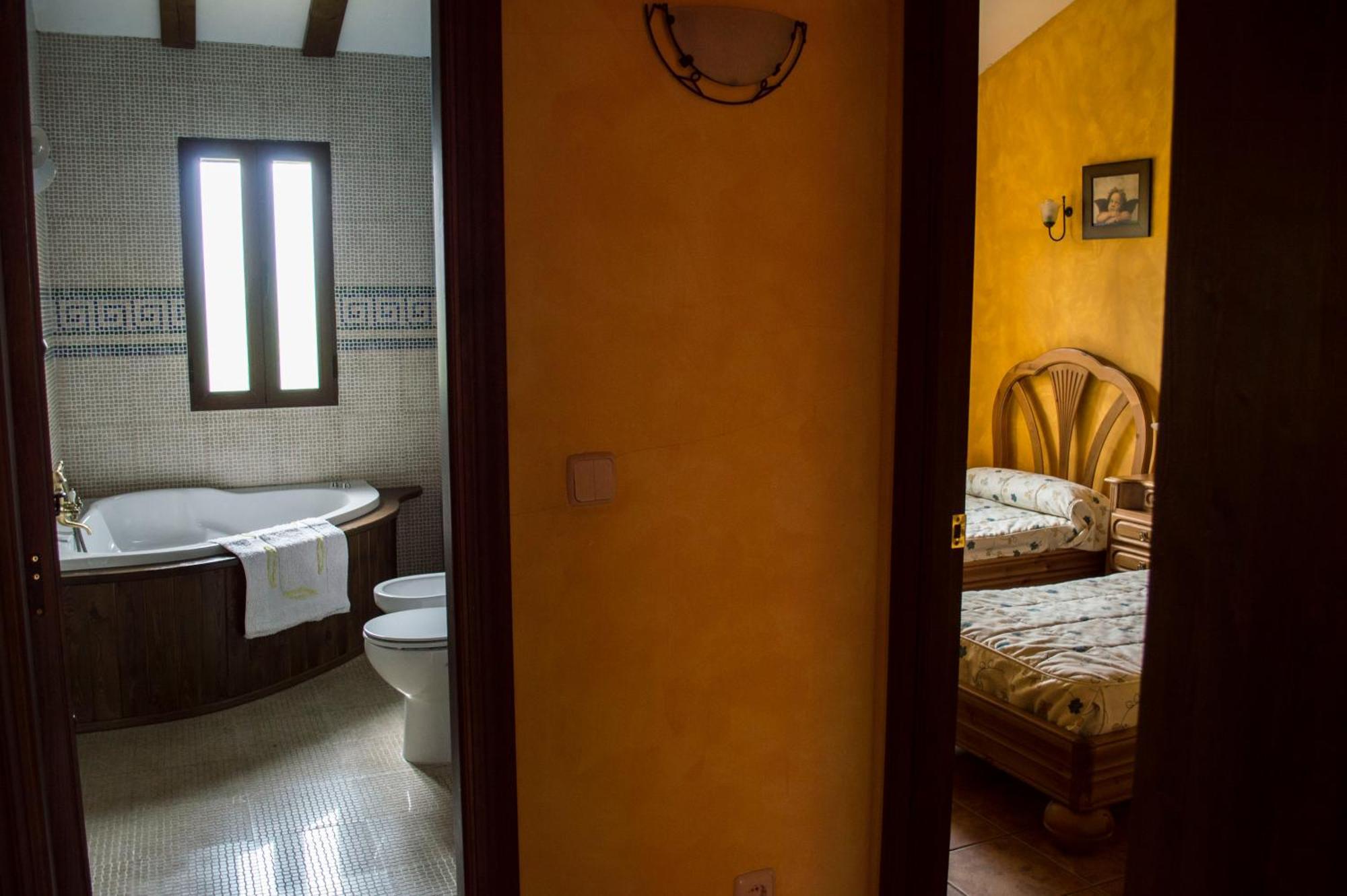 Tamajon Apartamentos Rurales Alvado מראה חיצוני תמונה